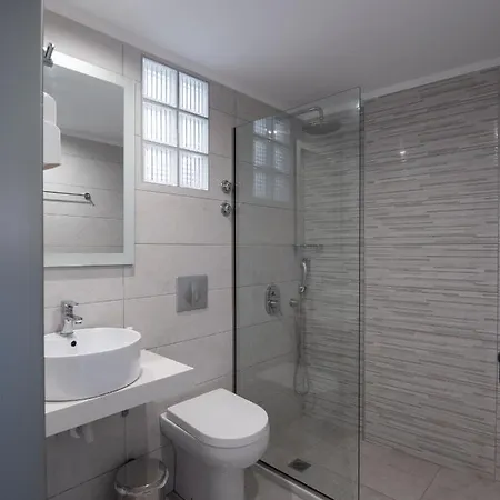 Aristo Apts 3*
