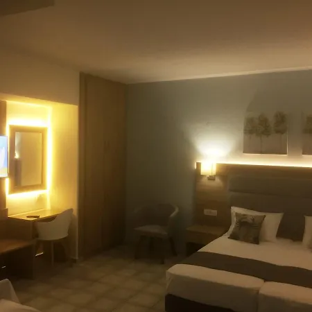 Ξενοδοχείο με διαμερίσματα Aristo Apts