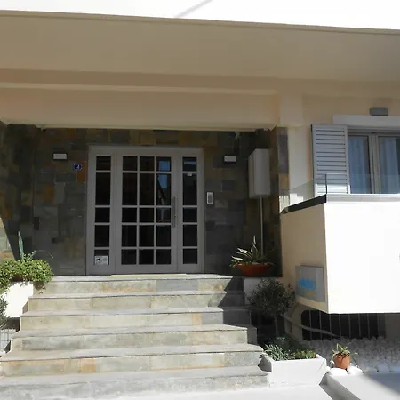 Aristo Apts 3*