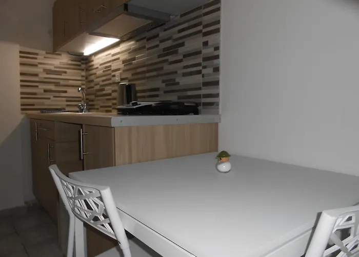 Aristo Apts Aparthotel